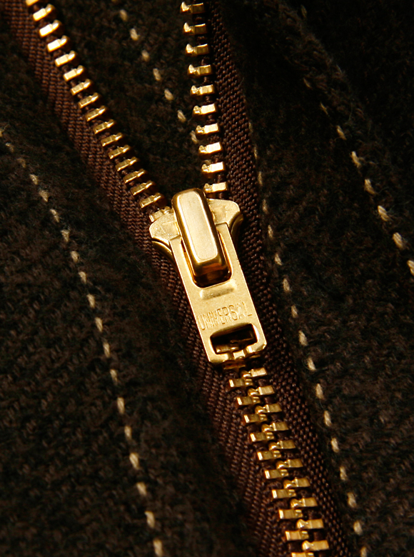 .05 UNIVERSAL ZIPPER