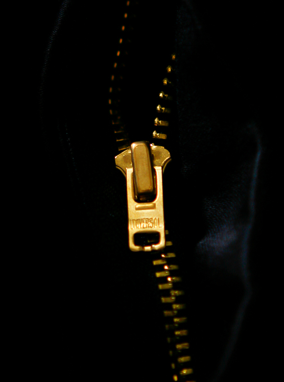 .06 UNIVERSAL ZIPPER