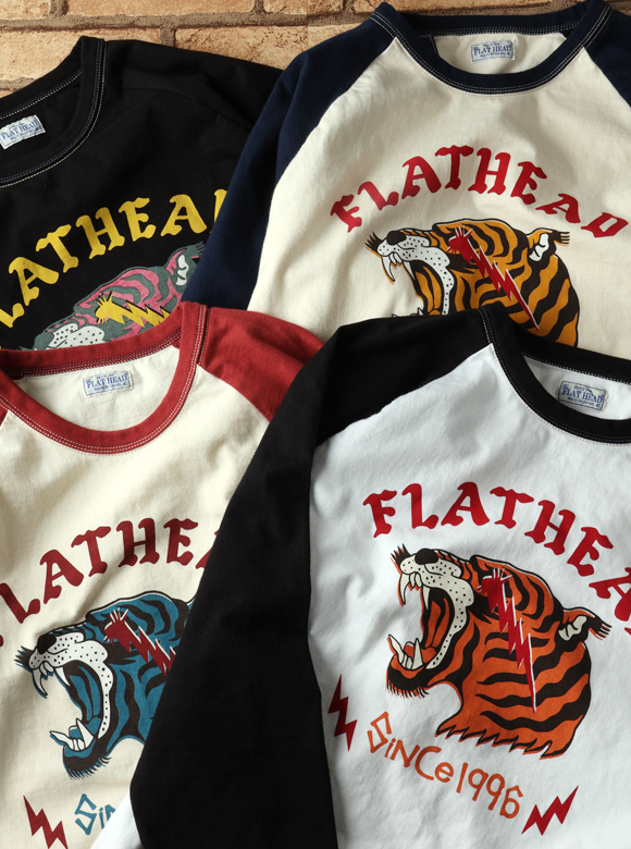 .01 フロントプリントが目を惹くクオータースリーブTシャツ